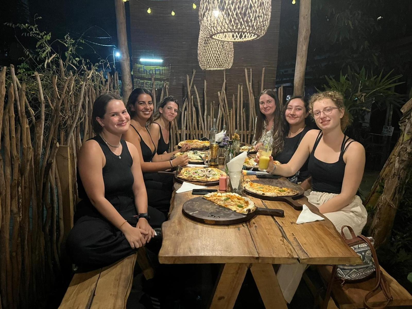 Cycling Backpacker Hostel & Cafe 乌纳瓦图纳 外观 照片