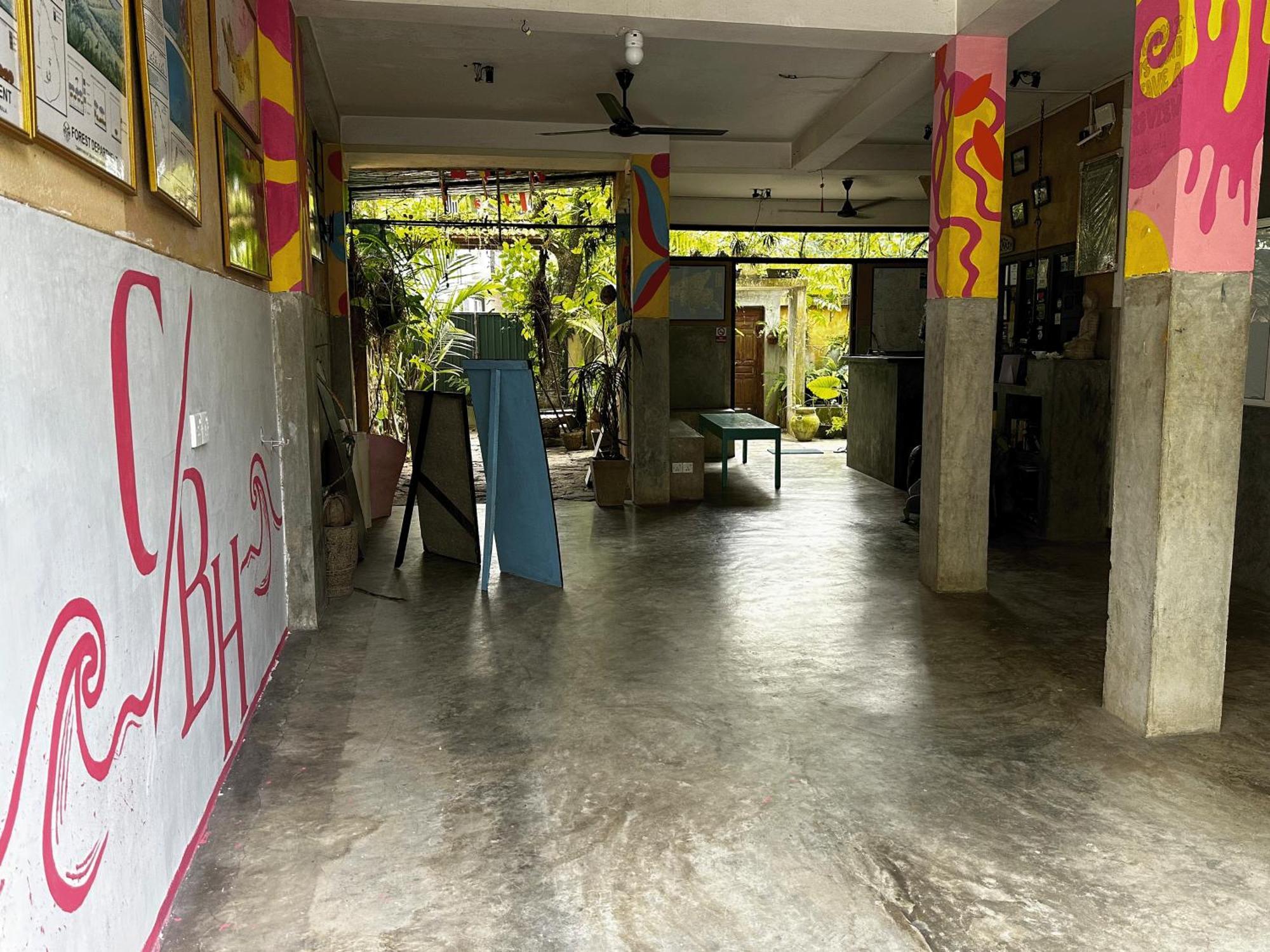 Cycling Backpacker Hostel & Cafe 乌纳瓦图纳 外观 照片